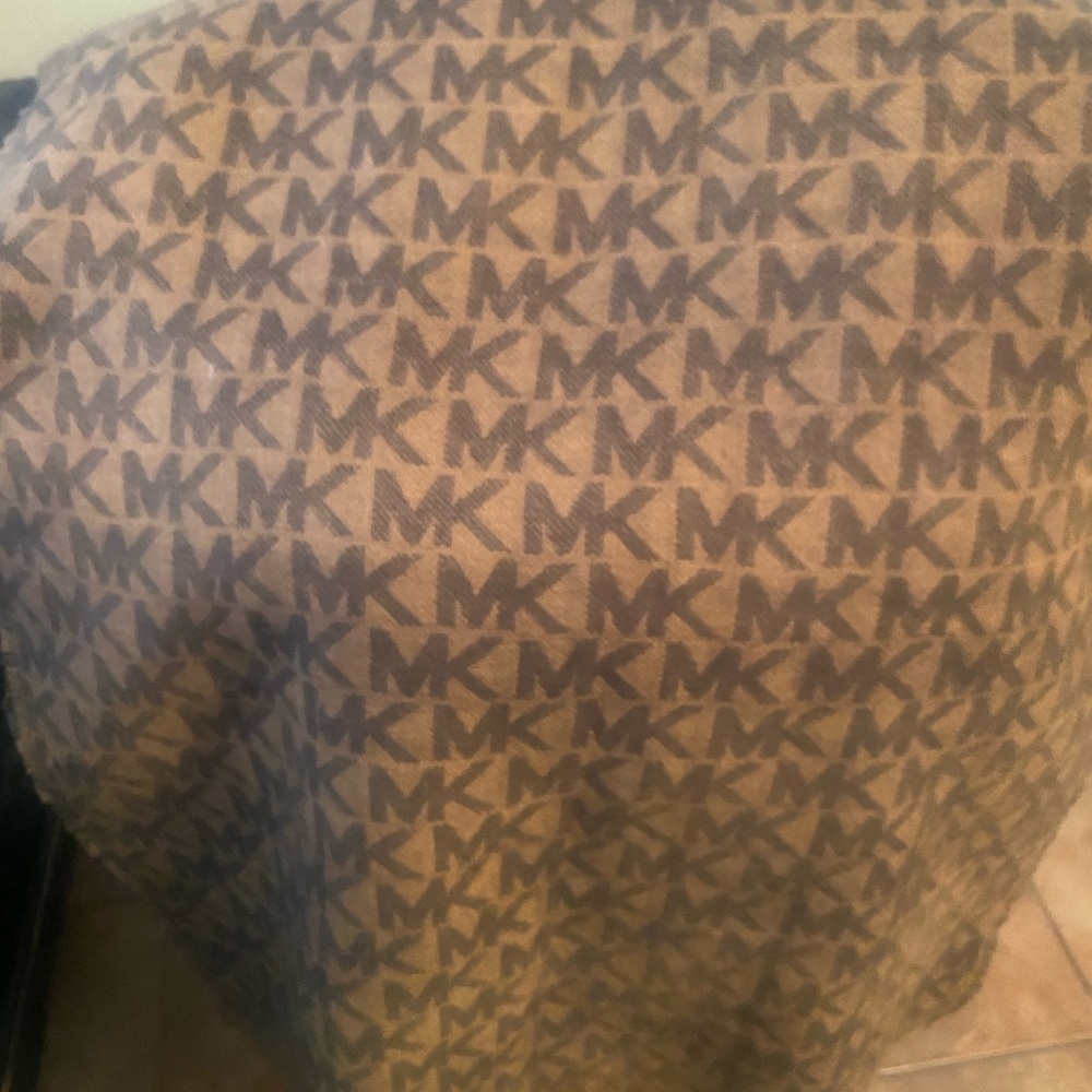 Authentic Michael Kors Logo extra long shawl reversible